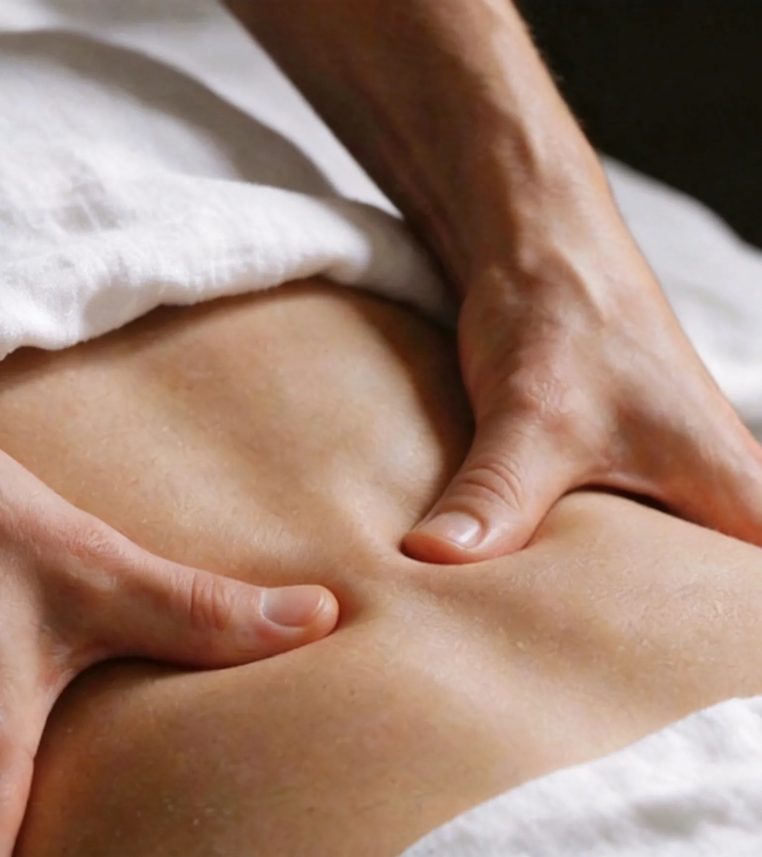 Guoyantang traditional tuina therapy — hands on back